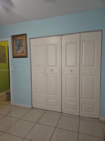 8805 NW 113th St, Hialeah Gardens, FL 33018