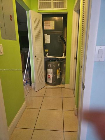8805 NW 113th St, Hialeah Gardens, FL 33018