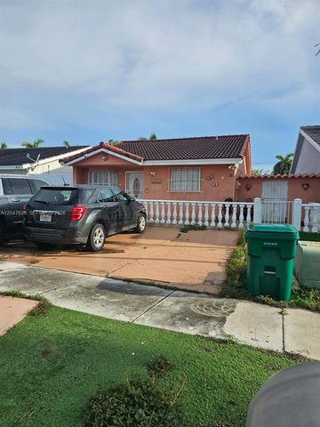 8805 NW 113th St, Hialeah Gardens, FL 33018