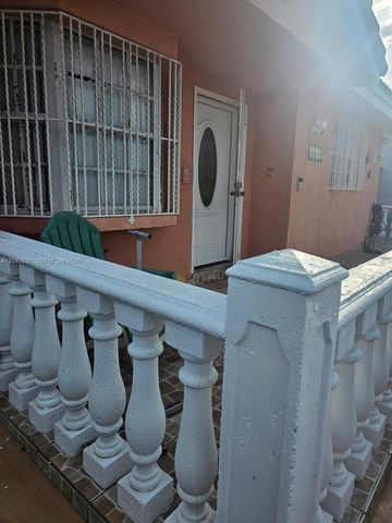 8805 NW 113th St, Hialeah Gardens, FL 33018
