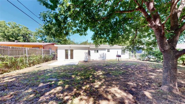 3809 Grover Avenue, Fort Worth, TX 76106