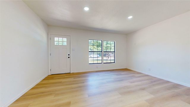 3809 Grover Avenue, Fort Worth, TX 76106