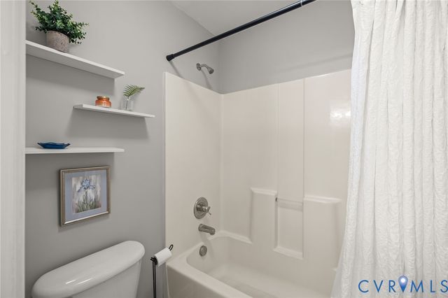 1937 Huguenot Hundred Dr, Midlothian, VA 23113