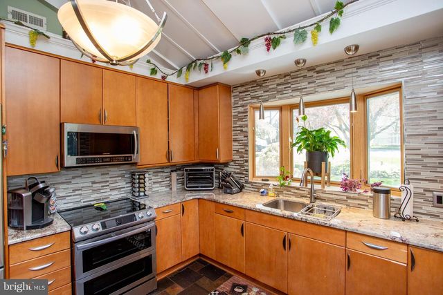 26 DOLTON RD, Feasterville Trevose, PA 19053