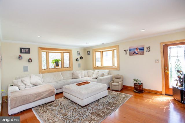 26 DOLTON RD, Feasterville Trevose, PA 19053