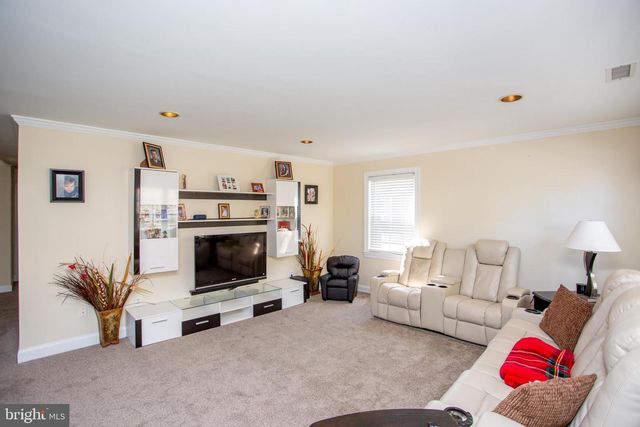 26 DOLTON RD, Feasterville Trevose, PA 19053