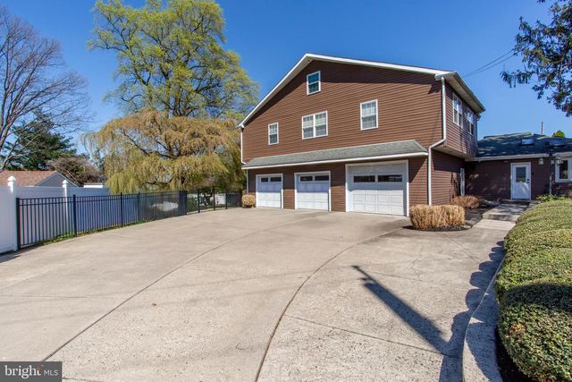 26 DOLTON RD, Feasterville Trevose, PA 19053