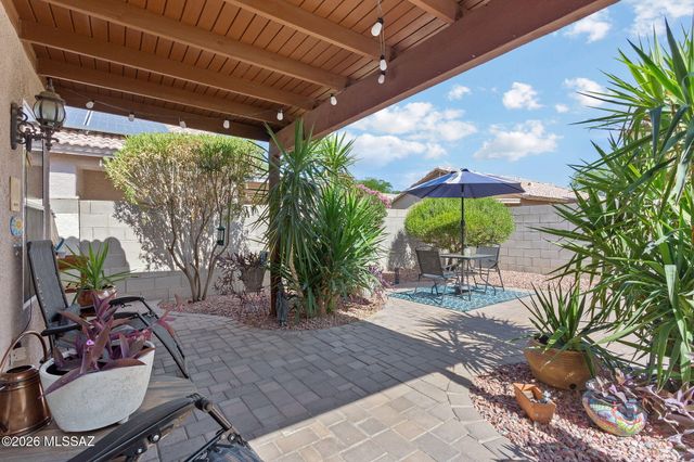 7340 W Mesquite River Drive, Tucson, AZ 85743