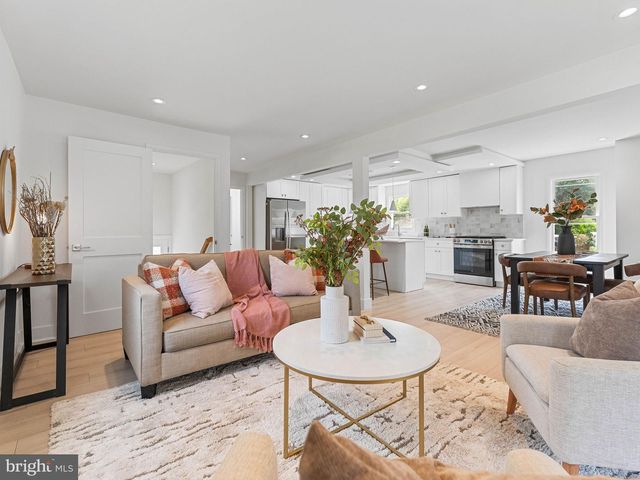 116 SWEDESBORO AVE, Gibbstown, NJ 08027