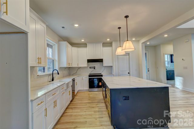 1041 Harrogate Drive, Bessemer City, NC 28016