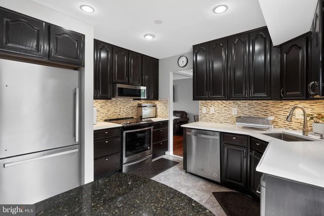 805 MOSBY HOLLOW DR, Herndon, VA 20170