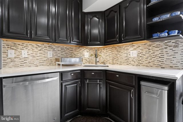 805 MOSBY HOLLOW DR, Herndon, VA 20170
