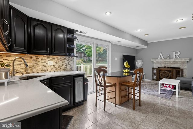 805 MOSBY HOLLOW DR, Herndon, VA 20170