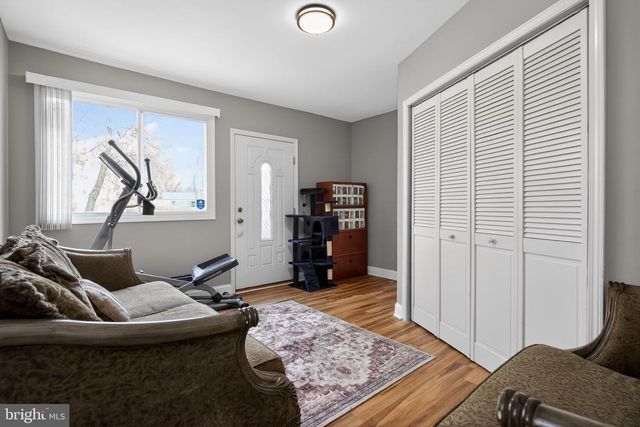 805 MOSBY HOLLOW DR, Herndon, VA 20170