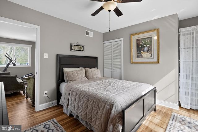 805 MOSBY HOLLOW DR, Herndon, VA 20170