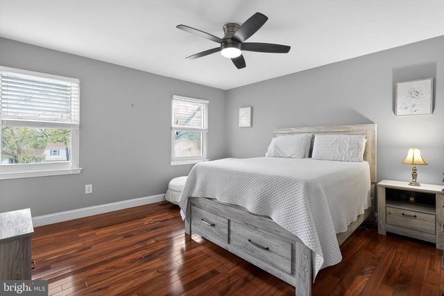 805 MOSBY HOLLOW DR, Herndon, VA 20170