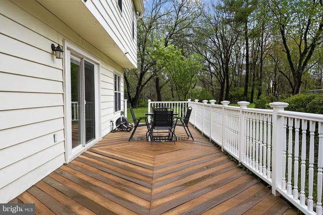 805 MOSBY HOLLOW DR, Herndon, VA 20170