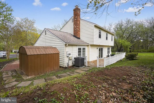 805 MOSBY HOLLOW DR, Herndon, VA 20170