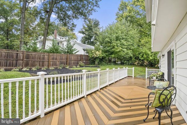 805 MOSBY HOLLOW DR, Herndon, VA 20170