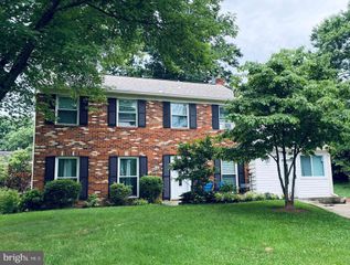 805 MOSBY HOLLOW DR, Herndon, VA 20170