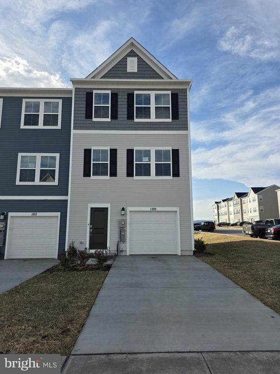 100 KINKADE CT, Martinsburg, WV 25403