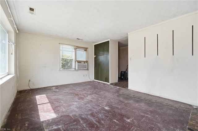 864 Lasser DR, Norfolk, VA 23513