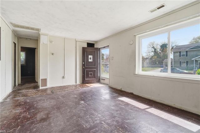 864 Lasser DR, Norfolk, VA 23513