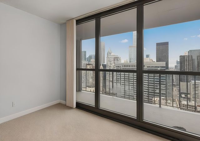 10 E ONTARIO Street 4304, Chicago, IL 60611