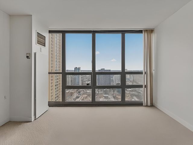 10 E ONTARIO Street 4304, Chicago, IL 60611