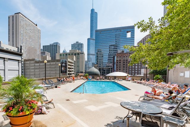 10 E ONTARIO Street 4304, Chicago, IL 60611