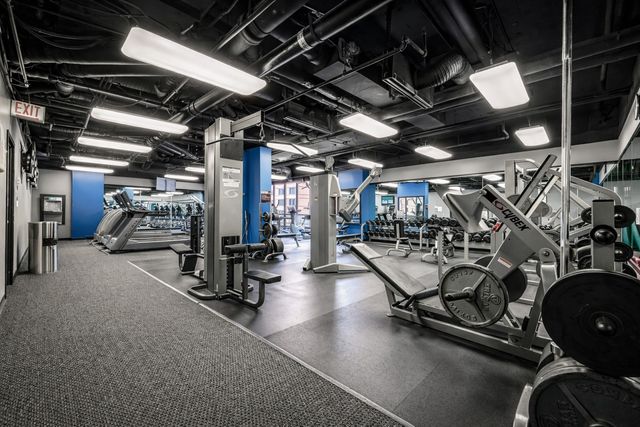 10 E ONTARIO Street 4304, Chicago, IL 60611