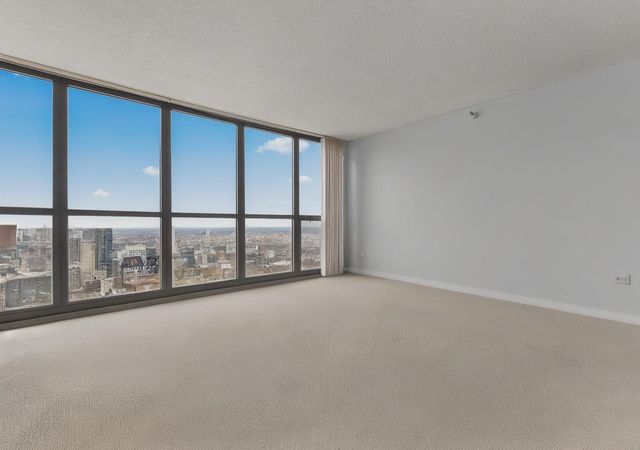 10 E ONTARIO Street 4304, Chicago, IL 60611