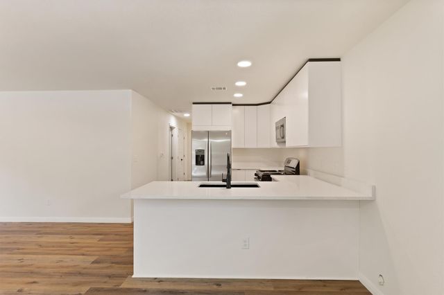 313 Mill ST 101, San Marcos, TX 78666