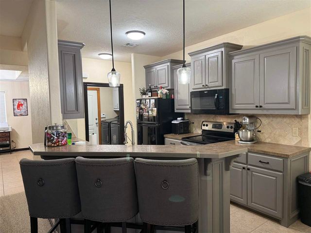 89 NE Deerfield Dr, Elgin, OK 73538