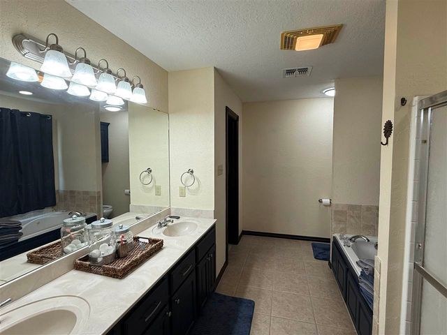 89 NE Deerfield Dr, Elgin, OK 73538