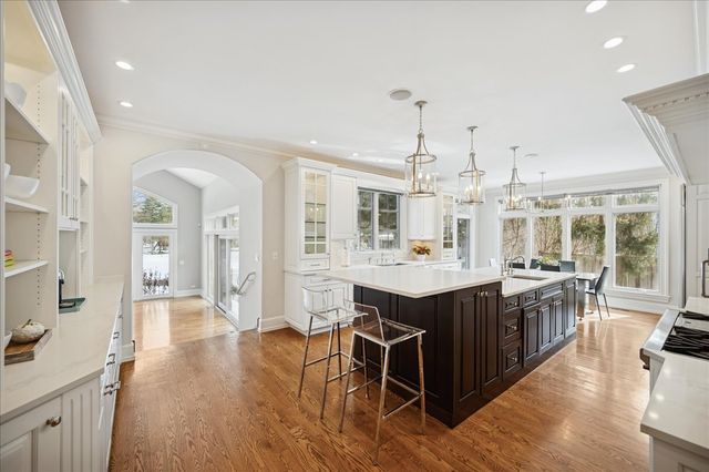 985 Pine Tree Lane, Winnetka, IL 60093