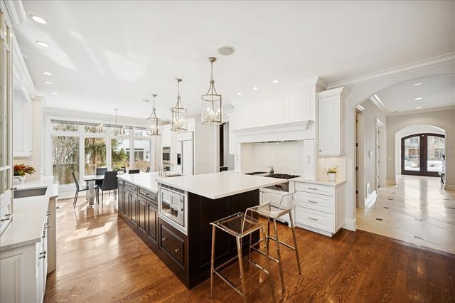 985 Pine Tree Lane, Winnetka, IL 60093