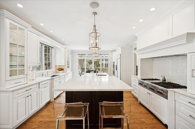 985 Pine Tree Lane, Winnetka, IL 60093