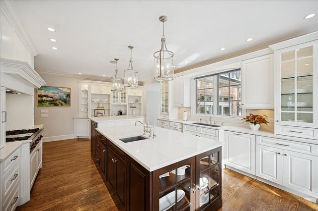 985 Pine Tree Lane, Winnetka, IL 60093