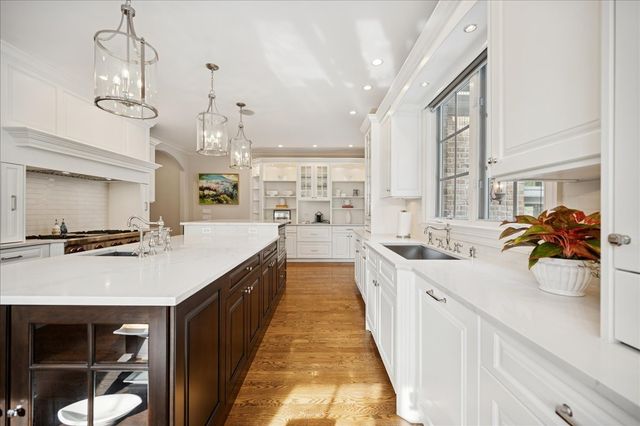 985 Pine Tree Lane, Winnetka, IL 60093