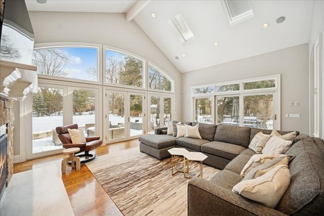 985 Pine Tree Lane, Winnetka, IL 60093