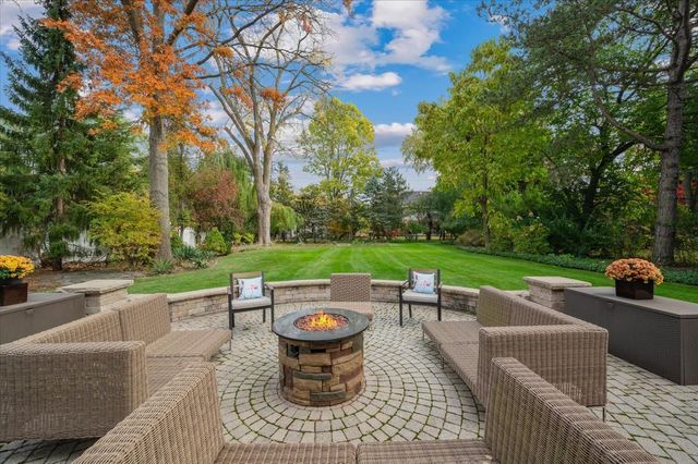 985 Pine Tree Lane, Winnetka, IL 60093