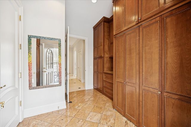 985 Pine Tree Lane, Winnetka, IL 60093