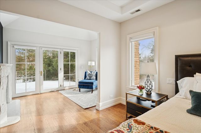 985 Pine Tree Lane, Winnetka, IL 60093