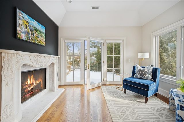 985 Pine Tree Lane, Winnetka, IL 60093