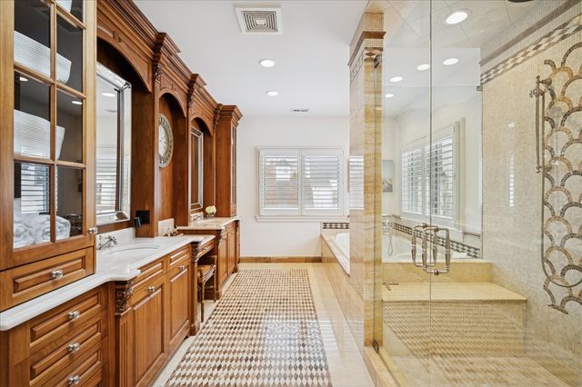 985 Pine Tree Lane, Winnetka, IL 60093