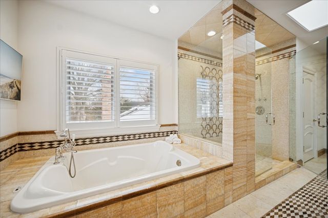 985 Pine Tree Lane, Winnetka, IL 60093