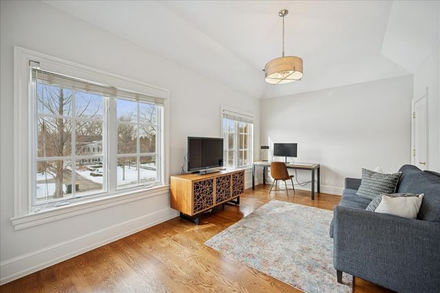 985 Pine Tree Lane, Winnetka, IL 60093