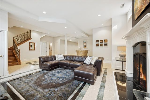 985 Pine Tree Lane, Winnetka, IL 60093