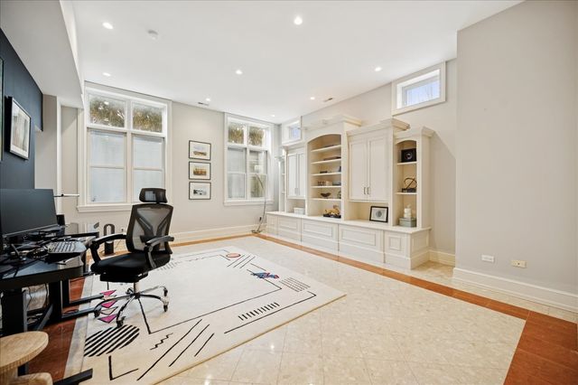 985 Pine Tree Lane, Winnetka, IL 60093